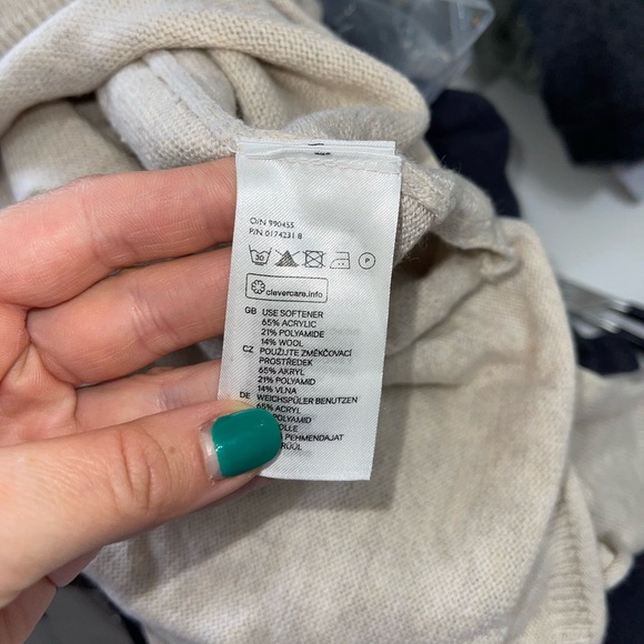 H&M wool blend loose fit sweater - Picture 3 of 8